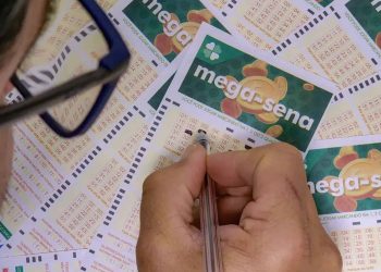 Mega-Sena pode sortear R$ 32 milhões neste sábado