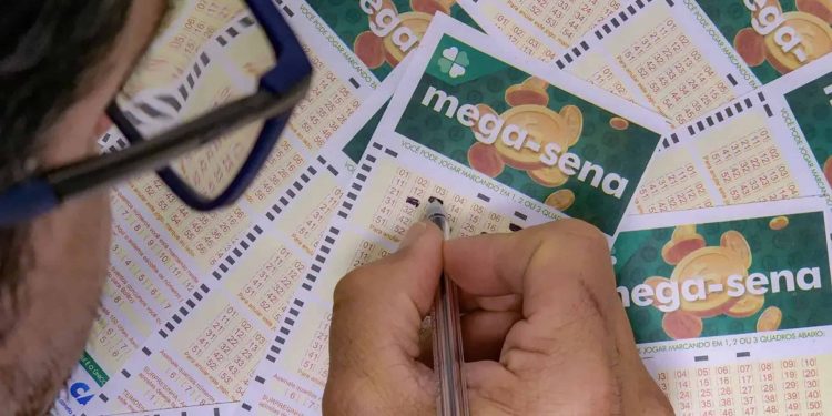 Mega-Sena pode sortear R$ 32 milhões neste sábado